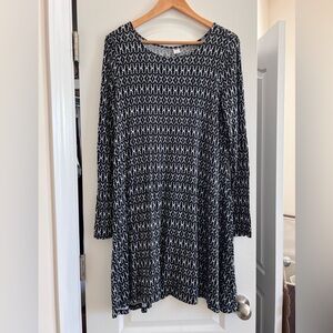 Old Navy Black and White Long Sleeve Dress